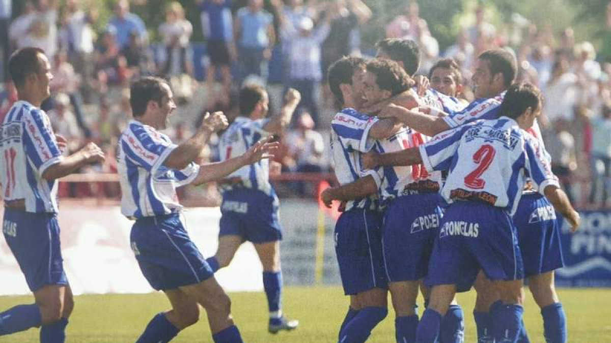 El primer play off de los tiempos actuales con un 1-1 en Alcalá de Henares y esta celebración del tanto de Gorka Soria. L. DE LA MATA