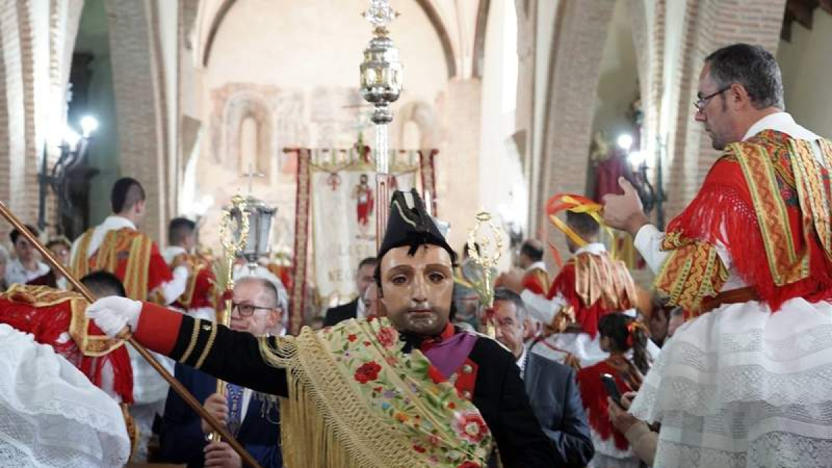 La figura de San Sebastián fue encarnada este año por José Manuel Murciego.  CAMPILLO / MIRIAM CHACÓN (ICAL)