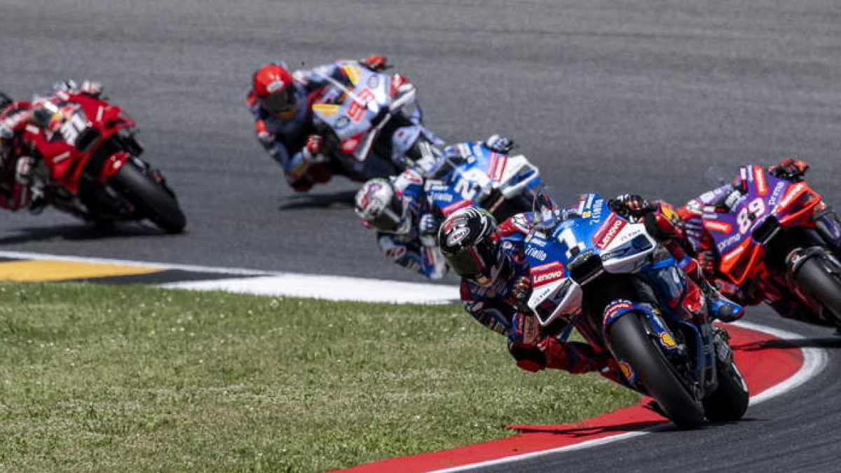 Bagnaia logró el triunfo en casa y recorta a Jorge Martín.  GIOVANNINI