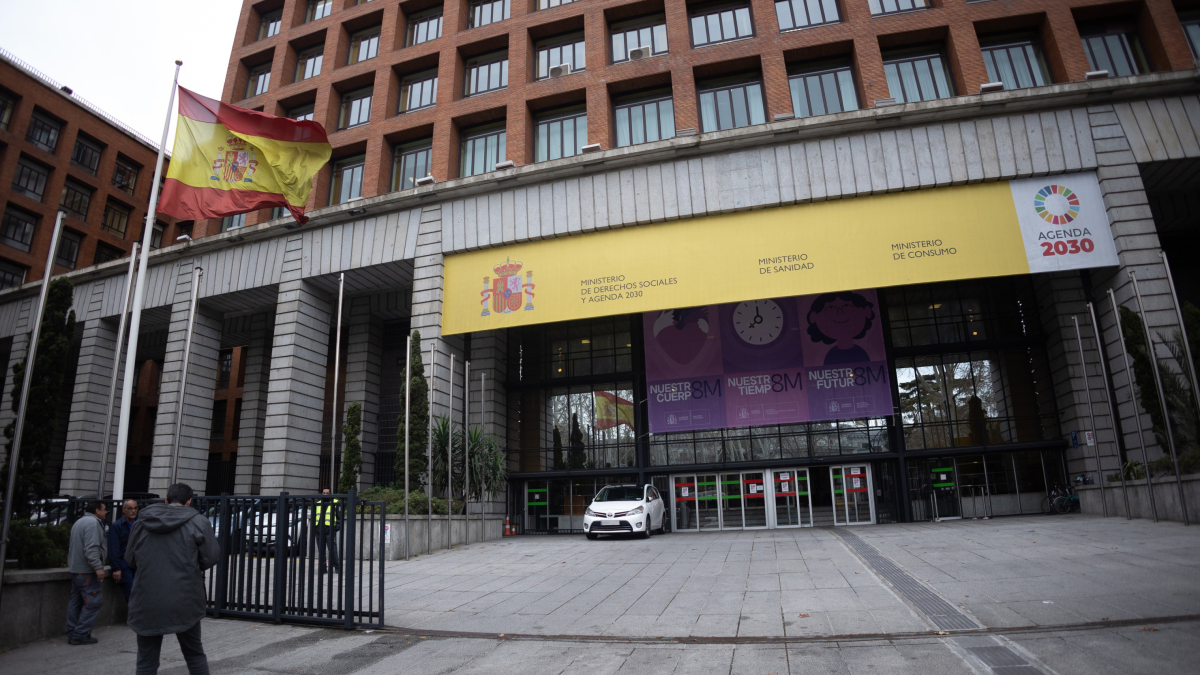 Archivo - Imagen de archivo de la fachada del Ministerio de Sanidad, Juventud e Infancia y Derechos Sociales y Agenda 2030.