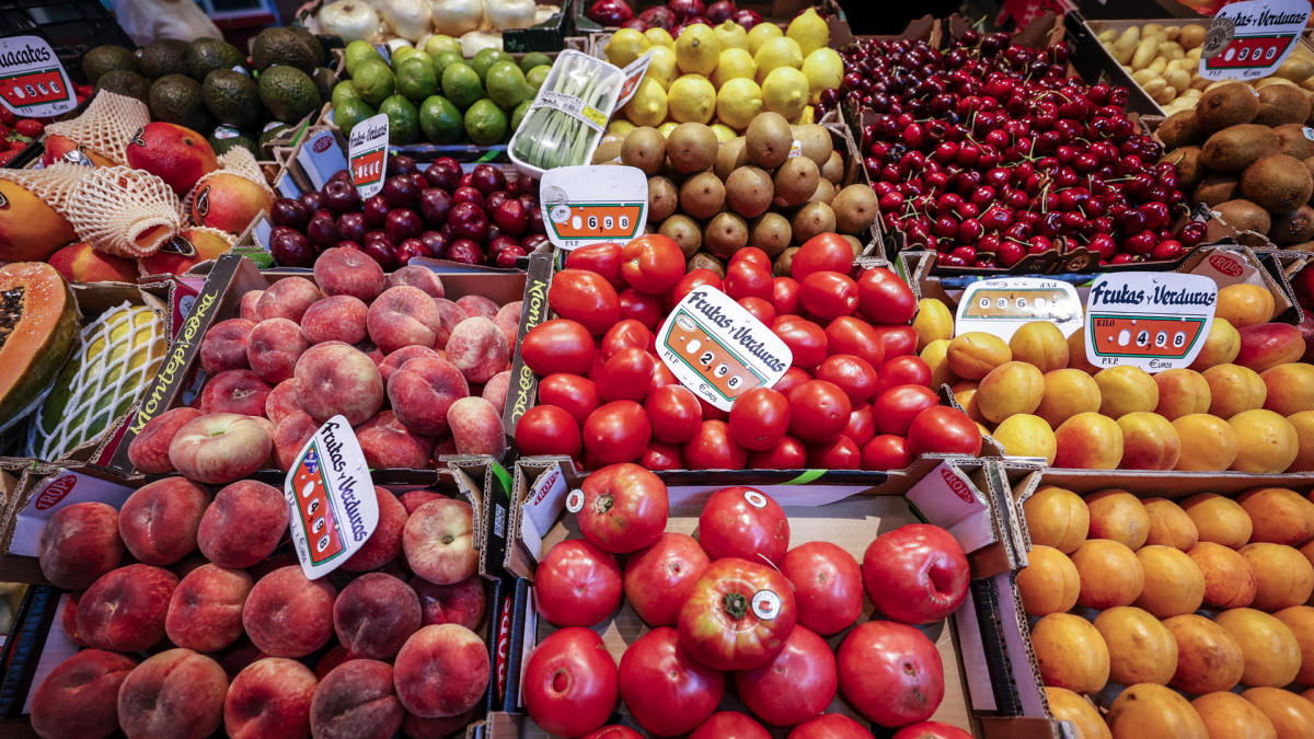 Imagen de archivo. El 60 % de los niños españoles no prueba la fruta fresca ni una sola vez al día. Tan solo un 31,5 % alcanza la recomendación de entre 2 y tres piezas diarias. EFE/ Javier Lizon