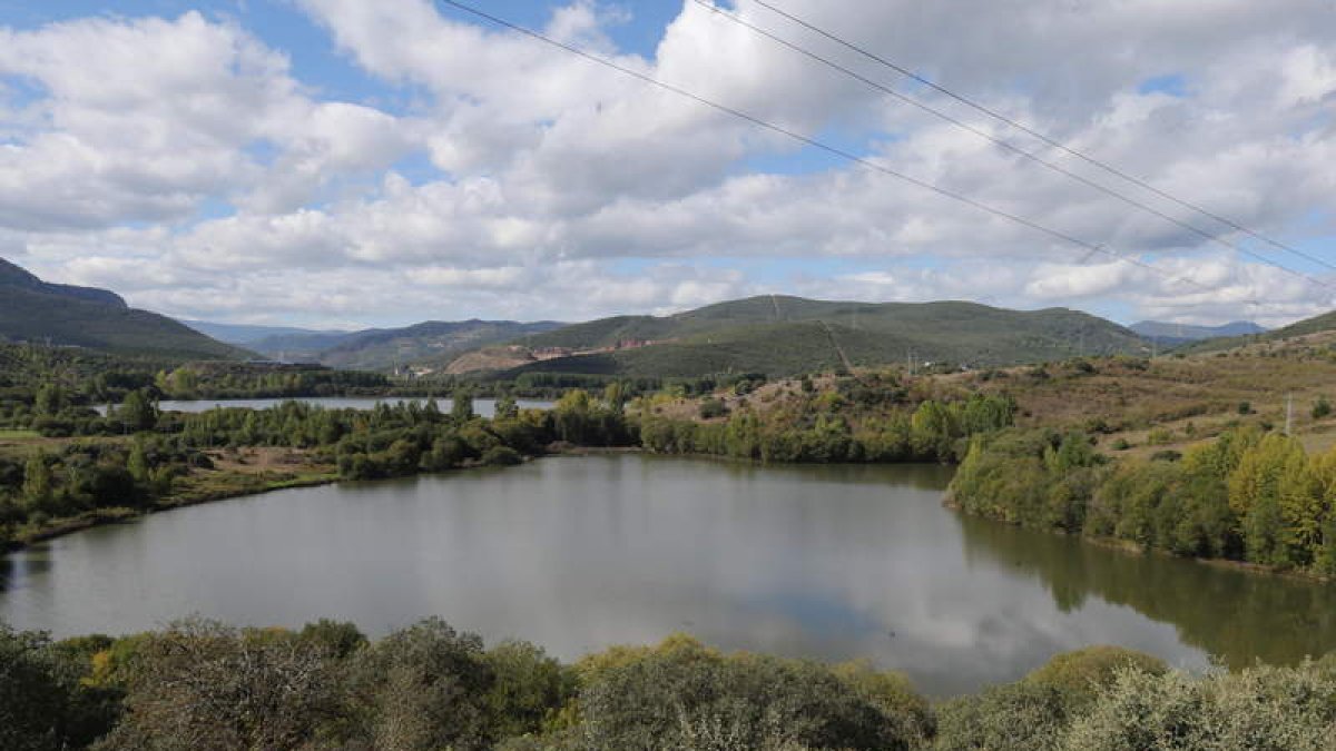Imagen de archivo del lago de Carucedo