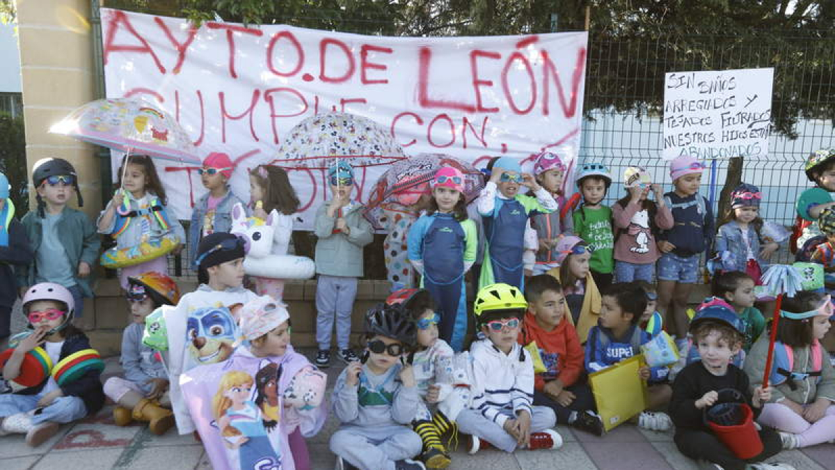 Protesta de los alumnos de Infantil de La Palomera a finales del mes de mayo .  RAMIRO