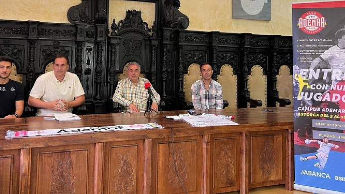 Momento de la presentación del campus del Ademar en Astorga. DL
