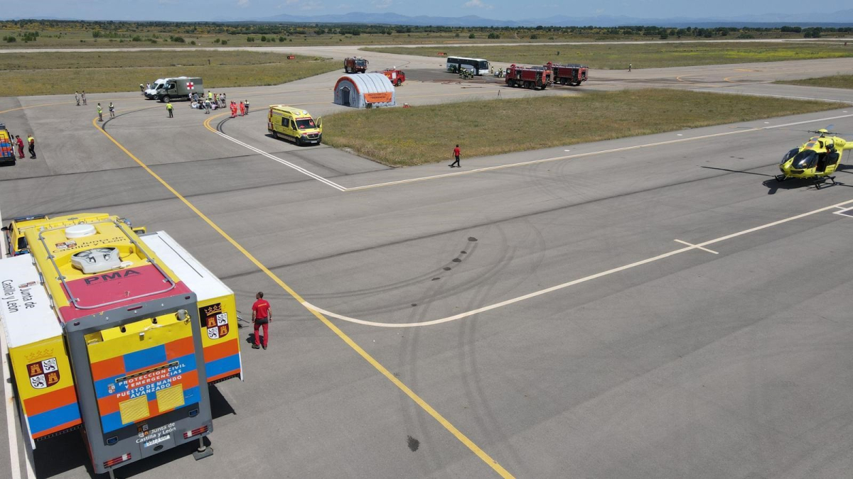 Simulacro de Protección Civil en el aeropuerto de León