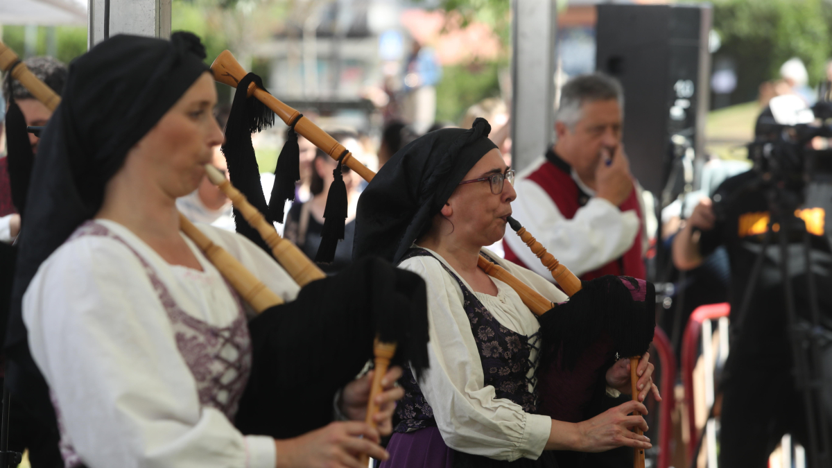 Más de 400 gaiteros y gaiteras se concentraron en Ponferrada.