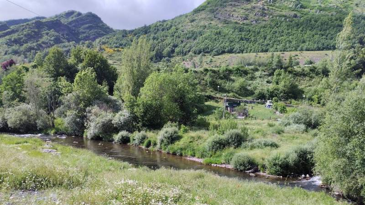 Lugar donde se ubicará el proyecto, a orillas del río Sil..  ARAUJO