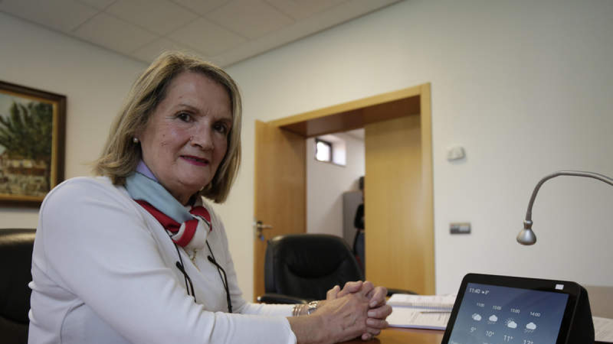 Azucena García Fernández es usuaria del programa Voces en Red de Cruz Roja Española y la Fundación Amancio Ortega. FERNANDO OTERO