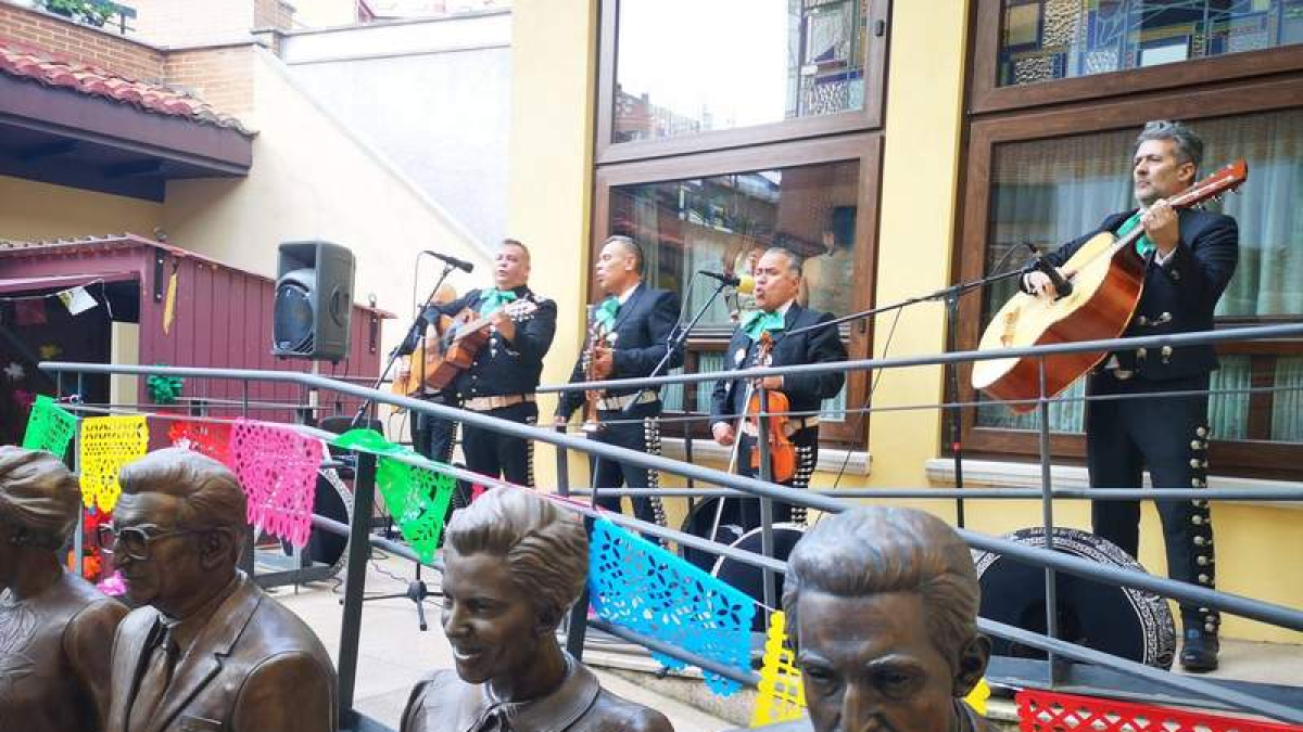 Imagen de unos mariachis en el Museo de la Emigración.  DL