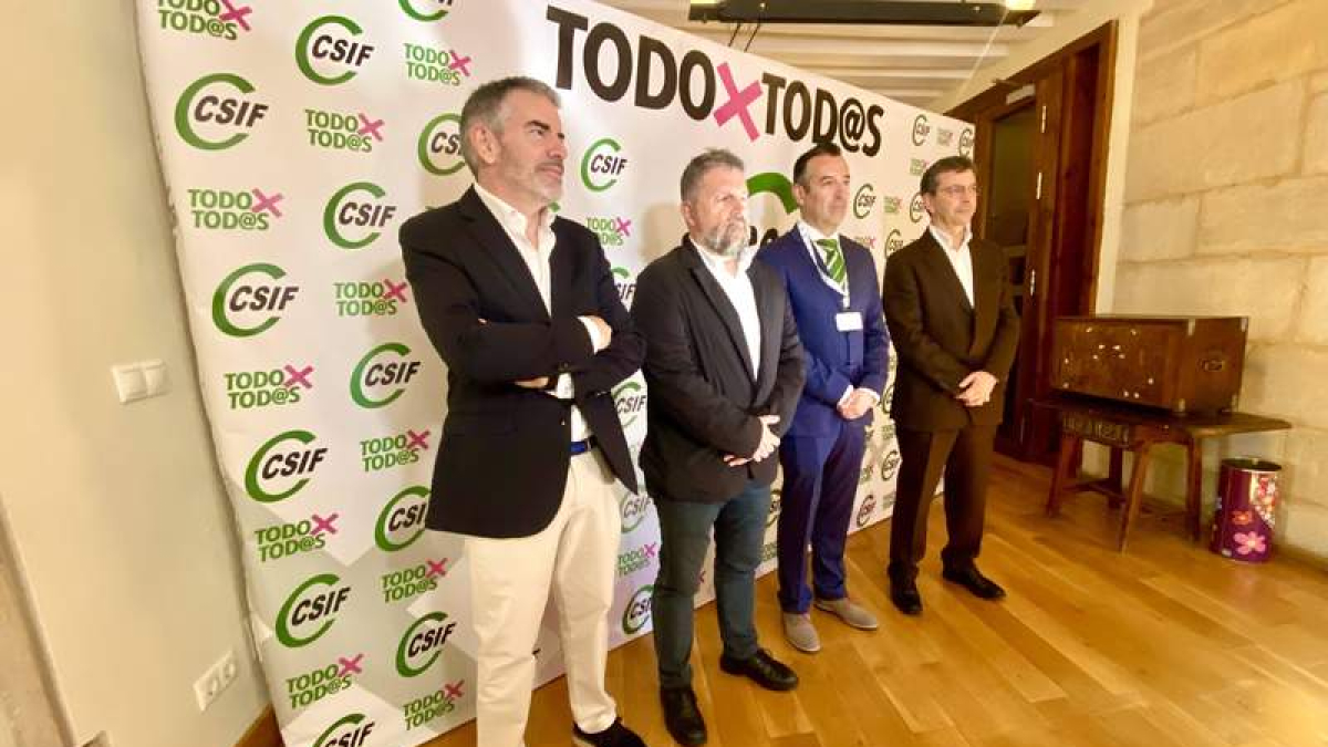 Benjamín Castro, Javier Jordán, Juanjo Banciella e Hipólito Riesco. MÁZ