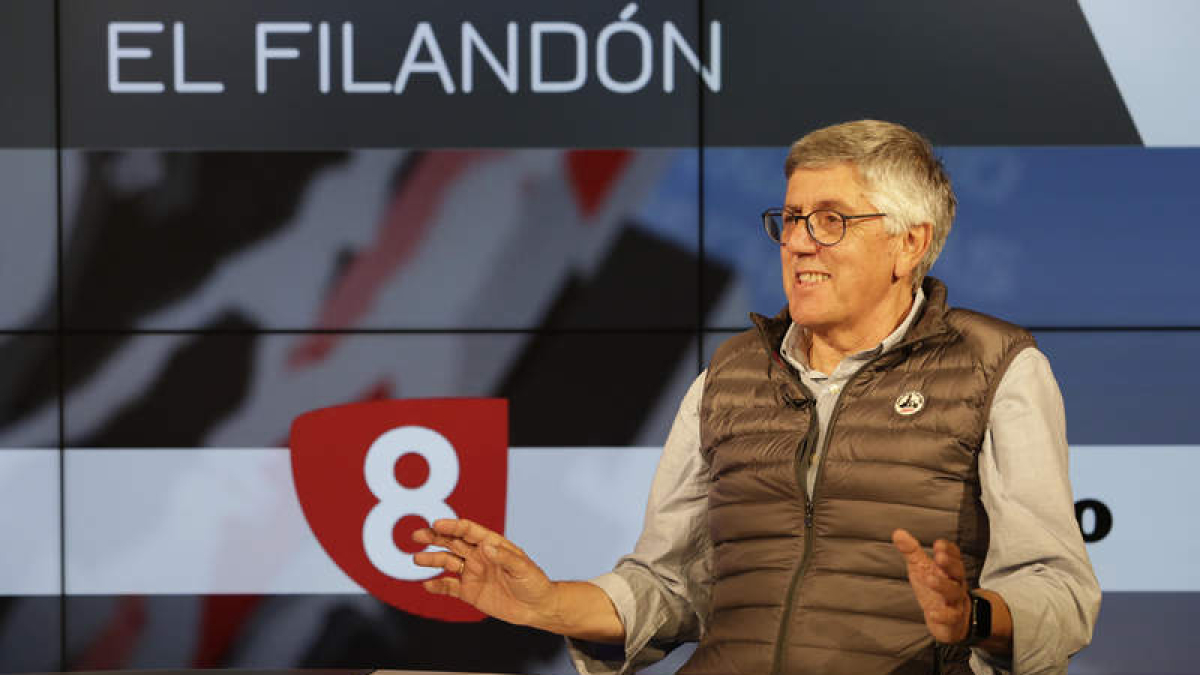 Cayetano Franco hizo un repaso a la temporada, al presente y al futuro del Ademar.  FERNANDO OTERO