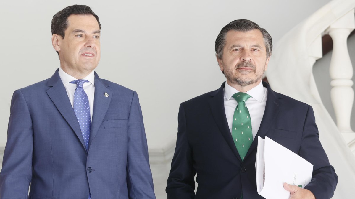 El presidente de la Junta de Andalucía, Juanma Moreno (i). EFE/José Manuel Vidal