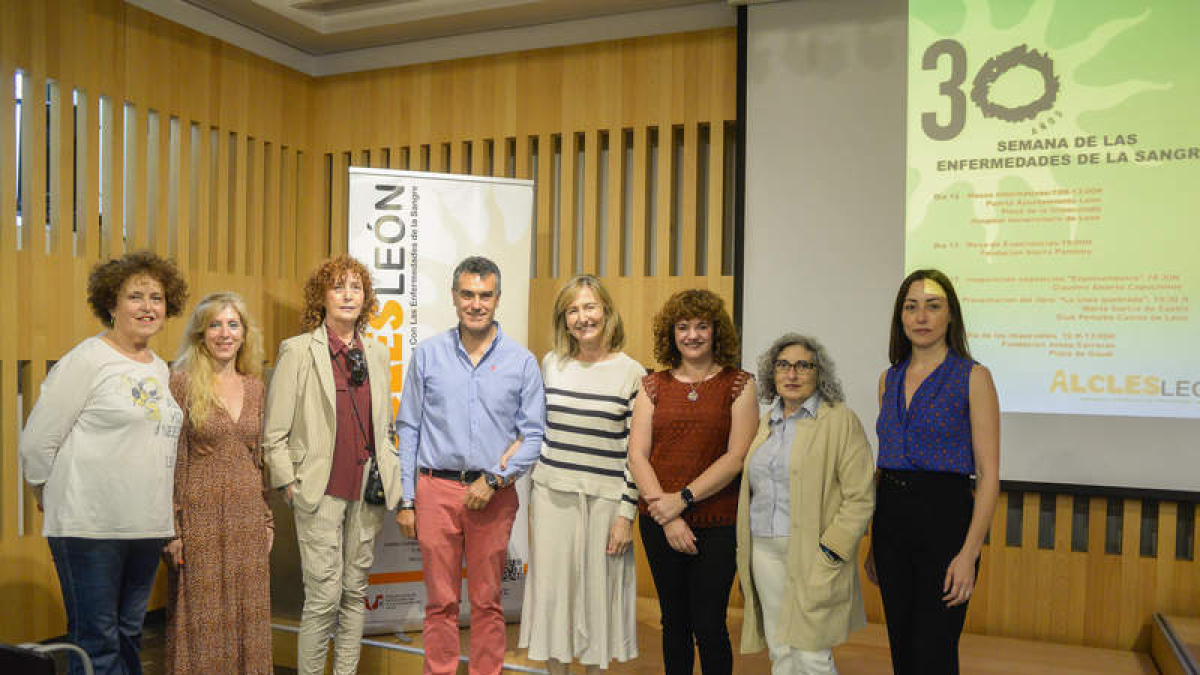 Participantes en la mesa de experiencias organizada por Alcles . MARÍA FUENTES