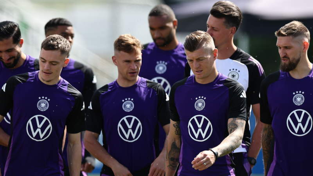 La Alemania de Toni Kroos inaugura hoy la Eurocopa en un partido frente a Escocia.  ANNA SZILAGYI
