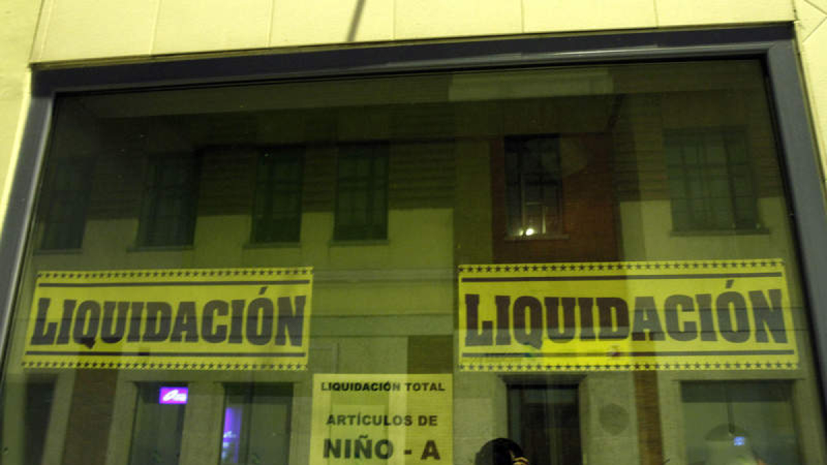 Asociaciones e instituciones advierten del deterioro de la situación del comercio de proximidad. DL
