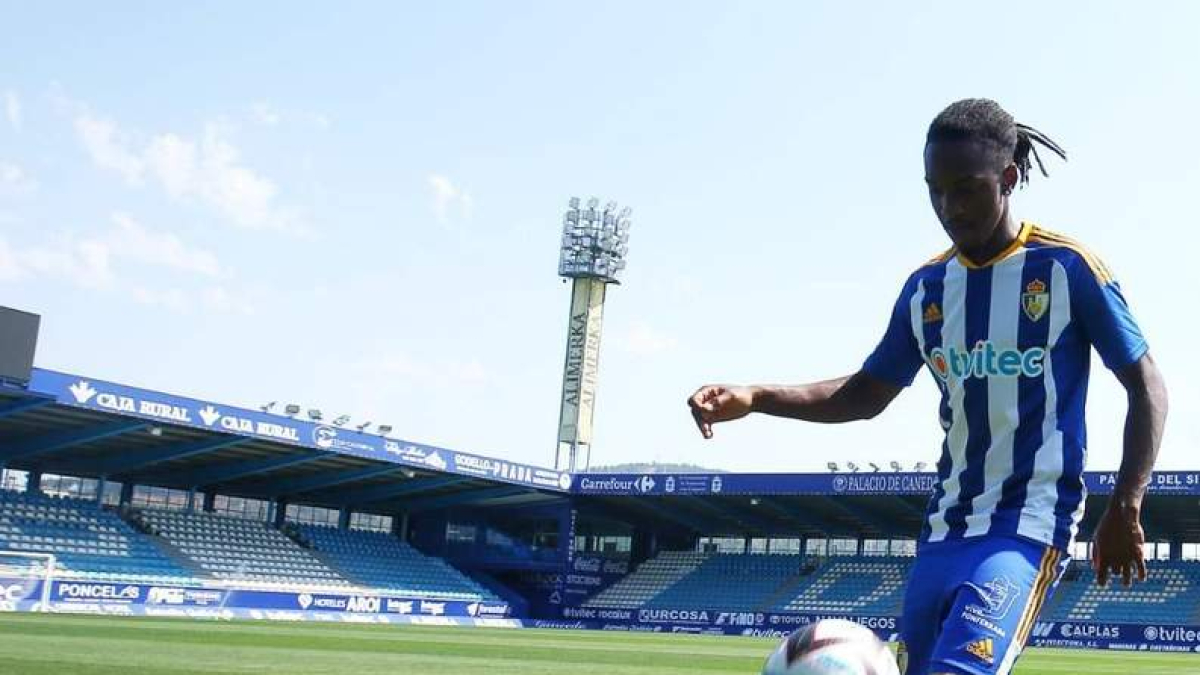 Aldair Neves, en su llegada a la Deportiva.  L. DE LA MATA