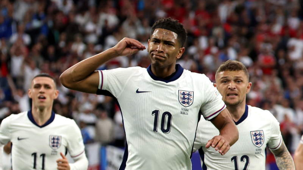 Un gol de Jude Bellingham sirve para que Inglaterra derrote a Serbia en su debut. CHRISTOPHER NEUNDORF