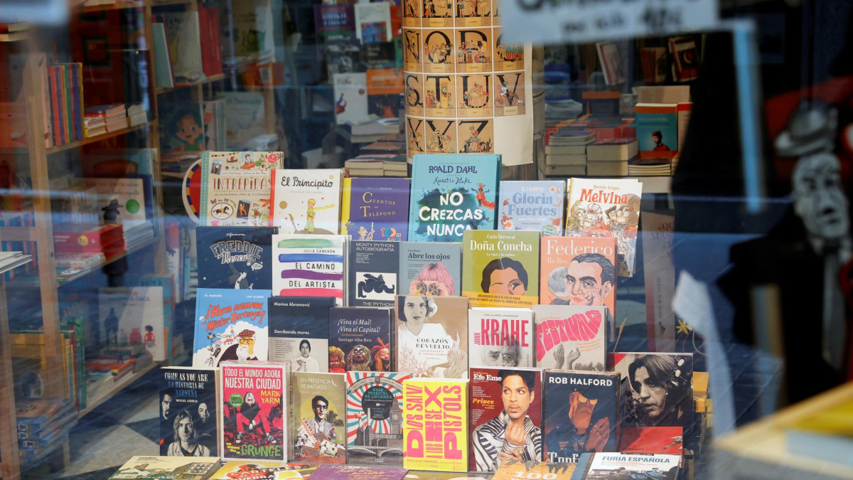 Imagen de archivo del escaparate de una librería. EFE/Zipi