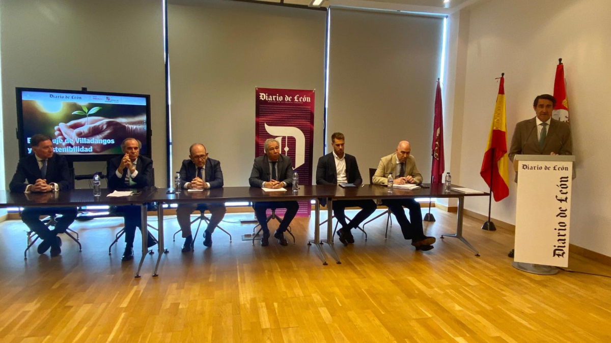 Rebolledo, Vallejo, Jiménez, Torné, Suárez, Tobalina y el consejero Suárez Quiñones, en el acto de esta mañana.