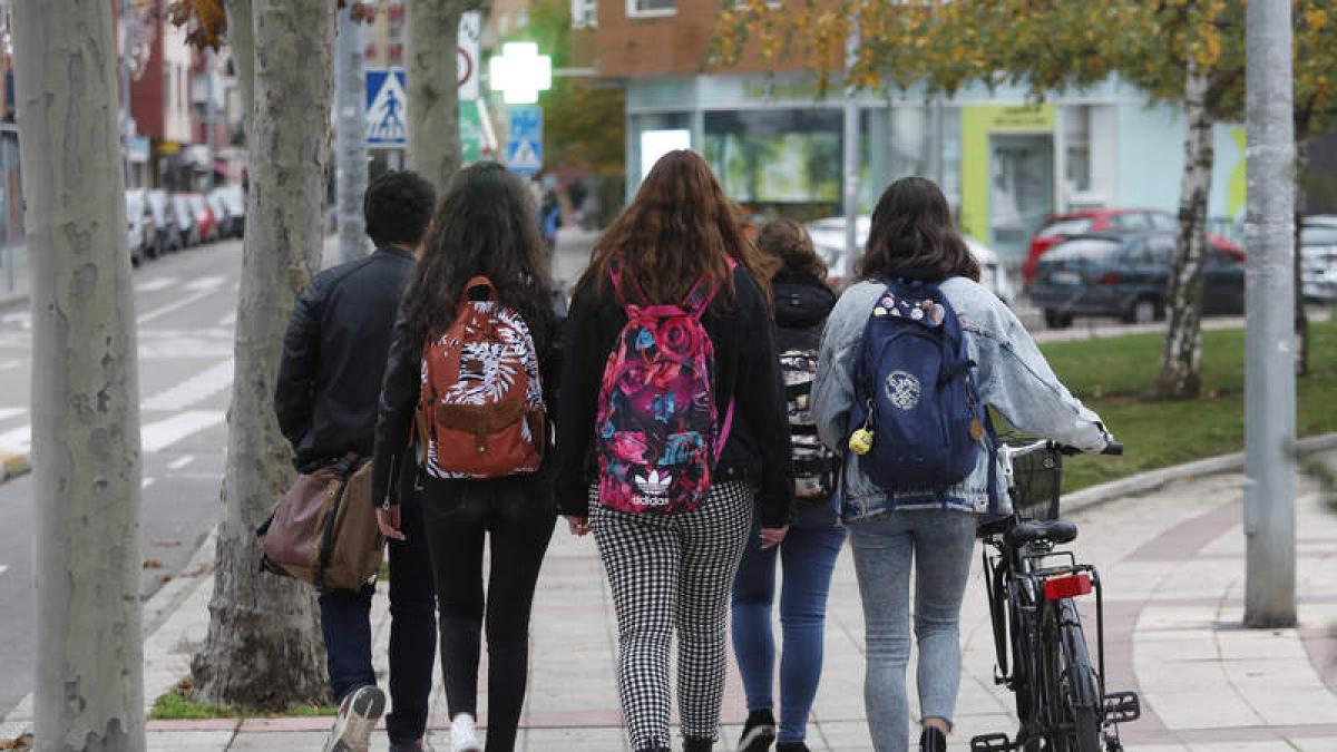 Imagen de un grupo de estudiantes leoneses.  JESÚS F. SALVADORES