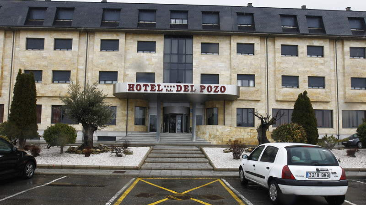 Los ediles de Policía, Régimen Interior, la encargada del PPI, el alcalde, el gerente de San Juan de Dios y los concejales de Sanidad. y Parques  RAMIRO