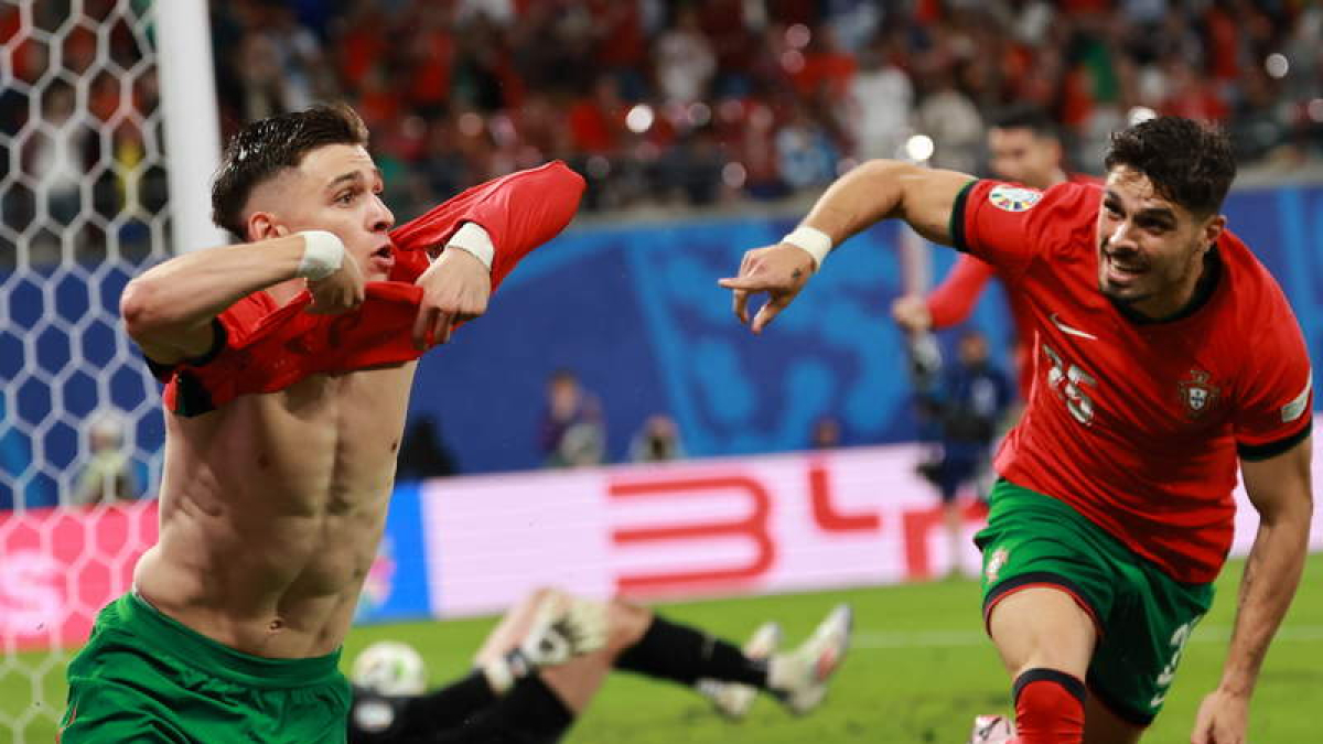 Francisco Conceicao desató la locura de Portugal al lograr el gol del triunfo en el añadido.  C. B.