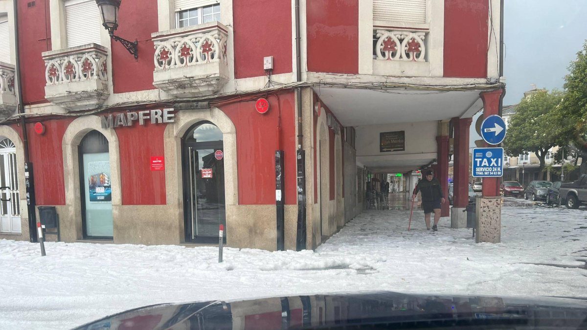 Imagen de la granizada en Cacabelos.