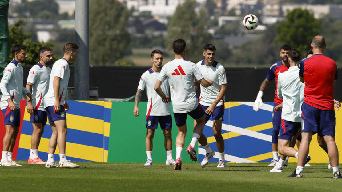 La selección española se mide esta noche a Italia en su segundo partido de la Eurocopa.  J. J. GUILLÉN
