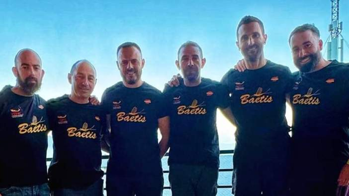 Rubén Santos Becerro, tercero por la izquierda, junto al resto de sus compañeros en la selección española de pesca. DL