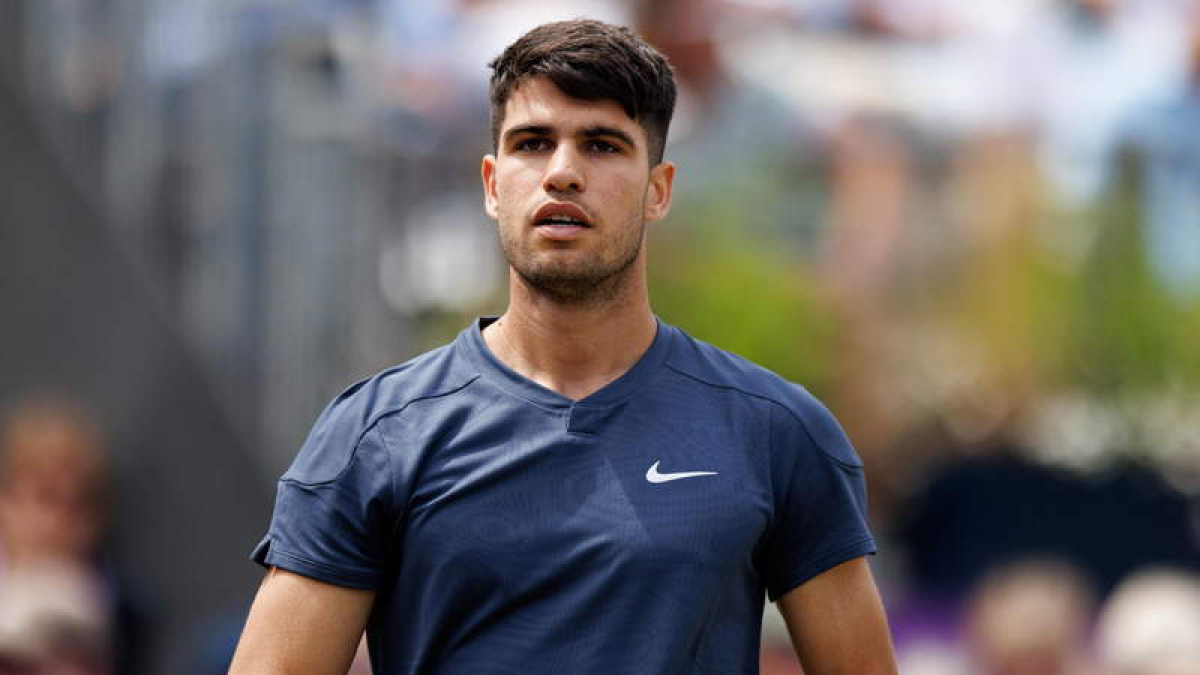 Alcaraz se despide de Queen’s en segunda ronda. TOLGA AKMEN