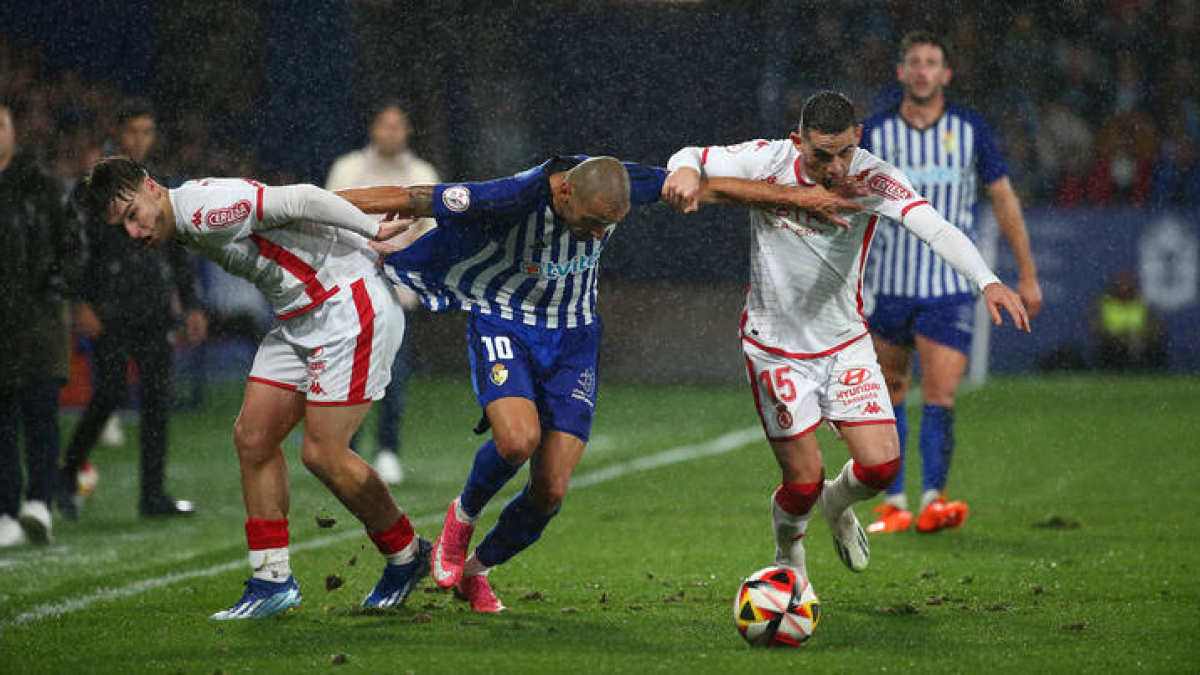 Derbi del pasado curso entre Ponferradina y Cultural.