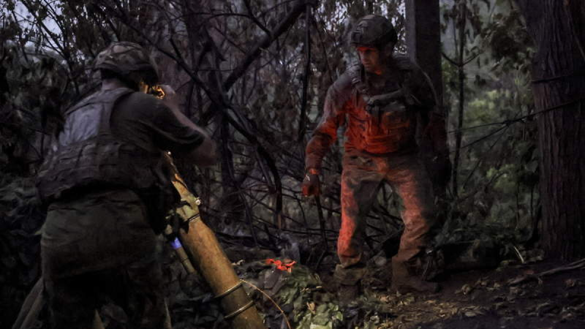 Militares ucranianos en el Donetsk.  OLEG PETRASIUK