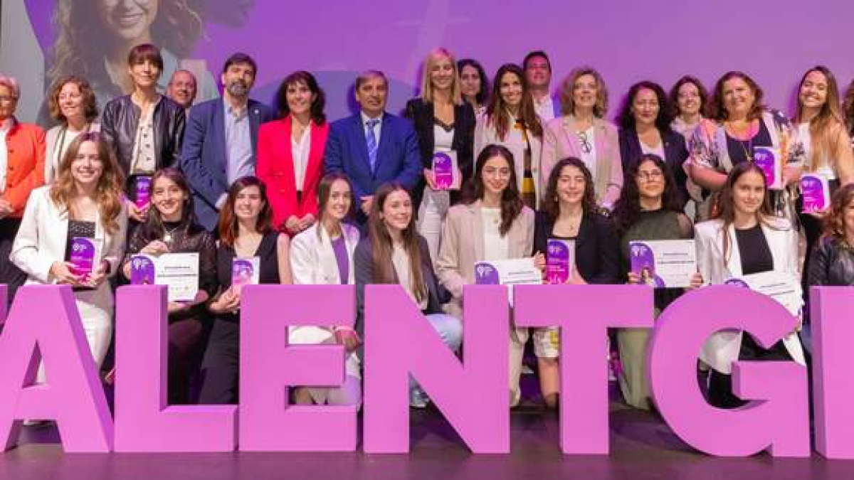 Foto de familia de la entrega de los Awards STG 2024 en Valladolid.  DL