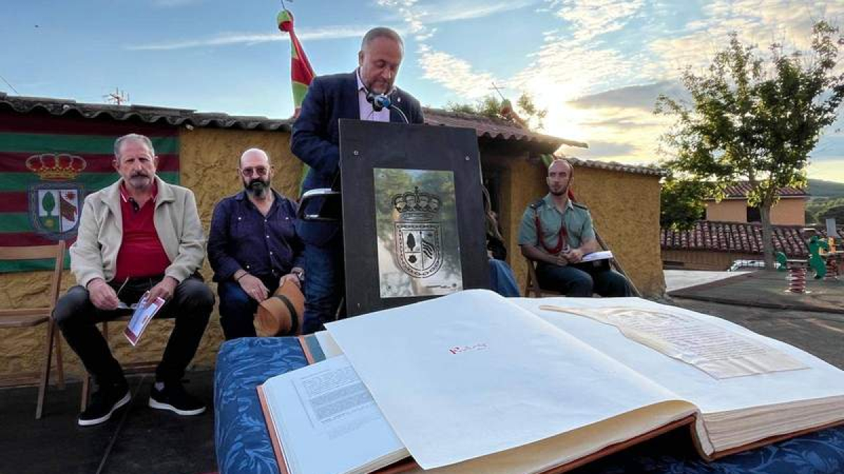 Álvarez Courel, durante la los Fueros de León, este sábado en Villafeliz de la Sobarriba.  DL