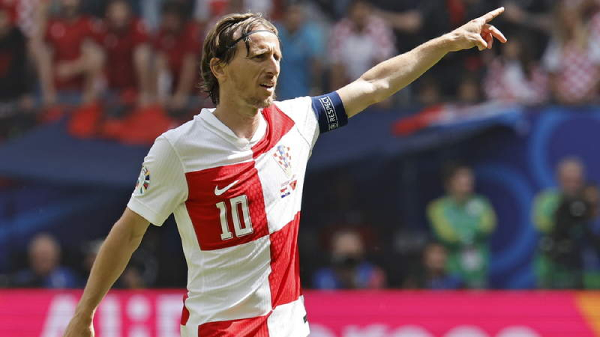 Modric liderará hoy a Croacia en toda una final para su selección ante los italianos.  ROBERT GHEMENT