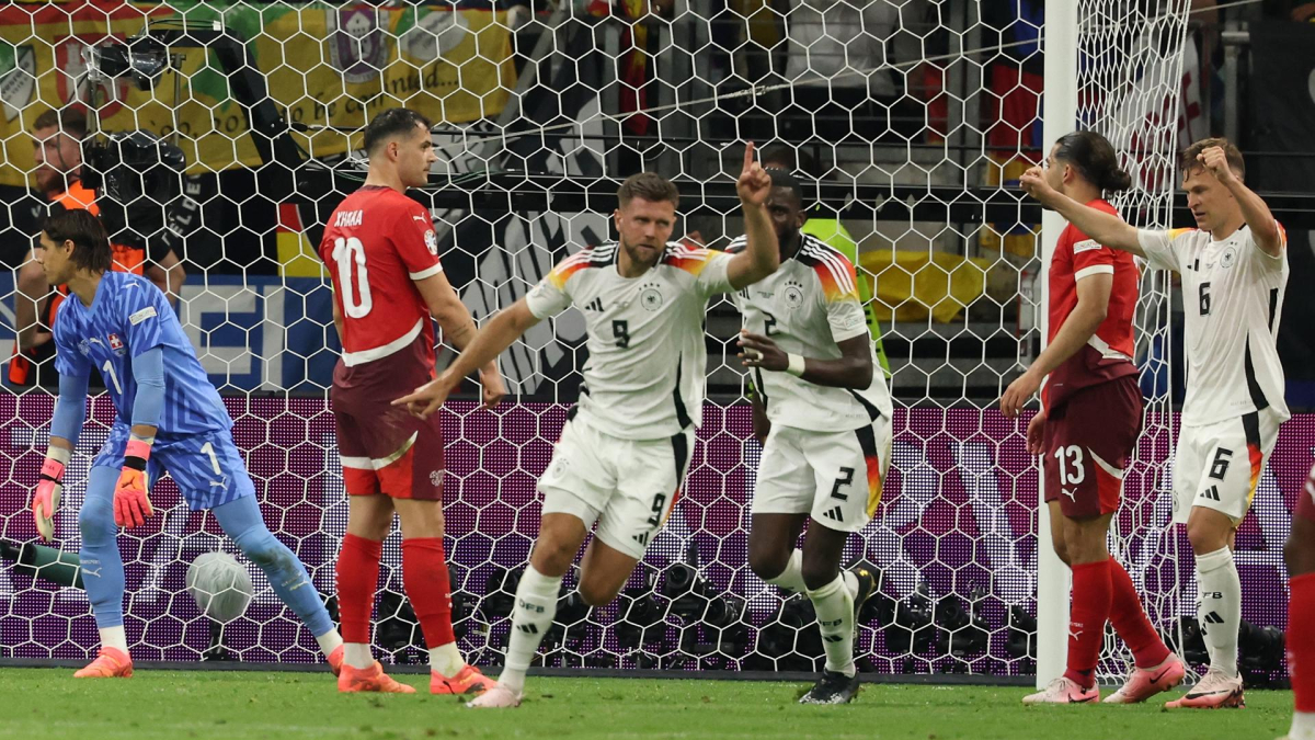EL delantero alemán Niclas Füllkrug (c) celebra el 1-1 durante el partido del grupo A que han jugado Suiza y Alemania en Fránkfort, Alemania. EFE/EPA/FRIEDEMANN VOGEL