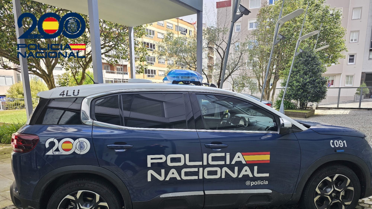 Coche patrulla de la Policía Nacional en Vigo.