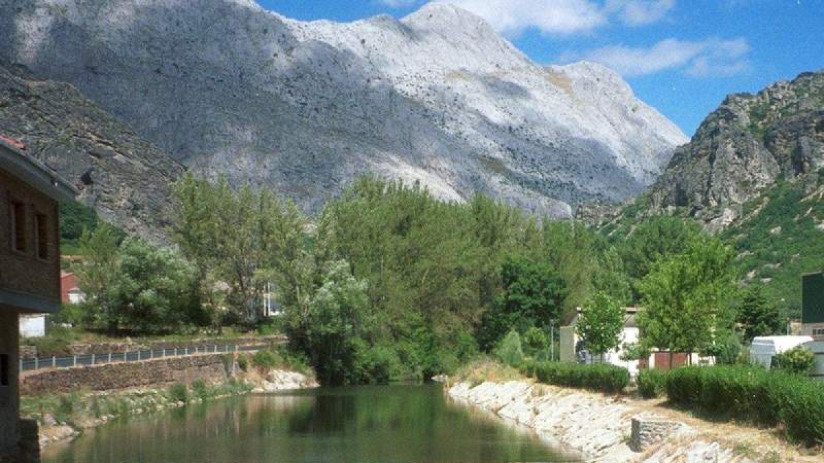 El río en Vegacervera.  ARCHIVO