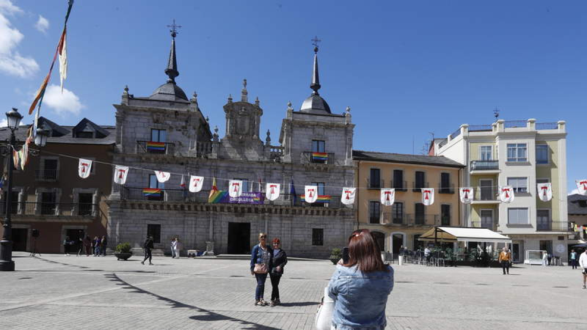 Plaza del Ayuntamiento de Ponferrada.  L. DE LA MATA