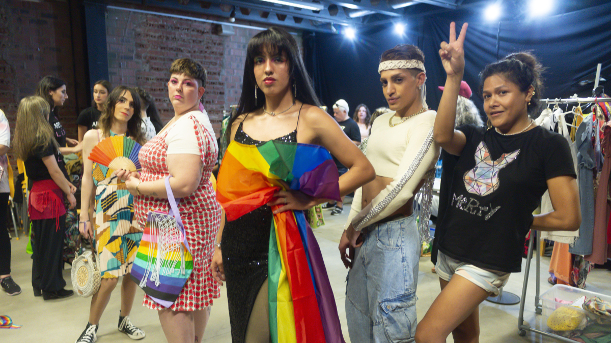 Momento del del desfile LGTBIQ+ en Espacio Vías.