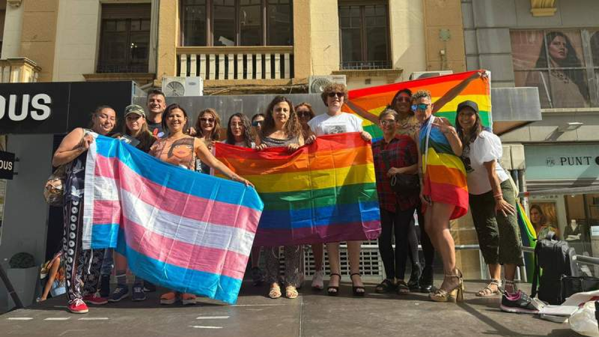 Participantes en la carrera de tacones. DL
