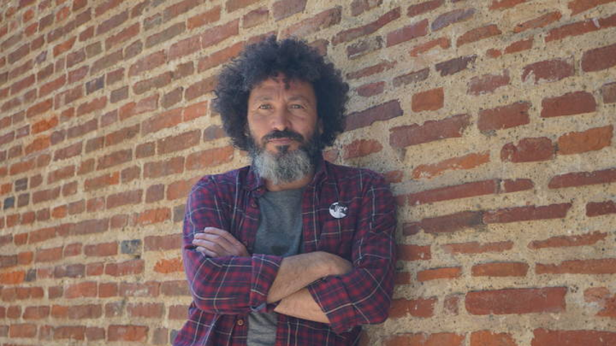 Carlos Chacón, maestro ceramista, participa en las actividades de verano en la Fundación Cerezales Antonino y Cinia.