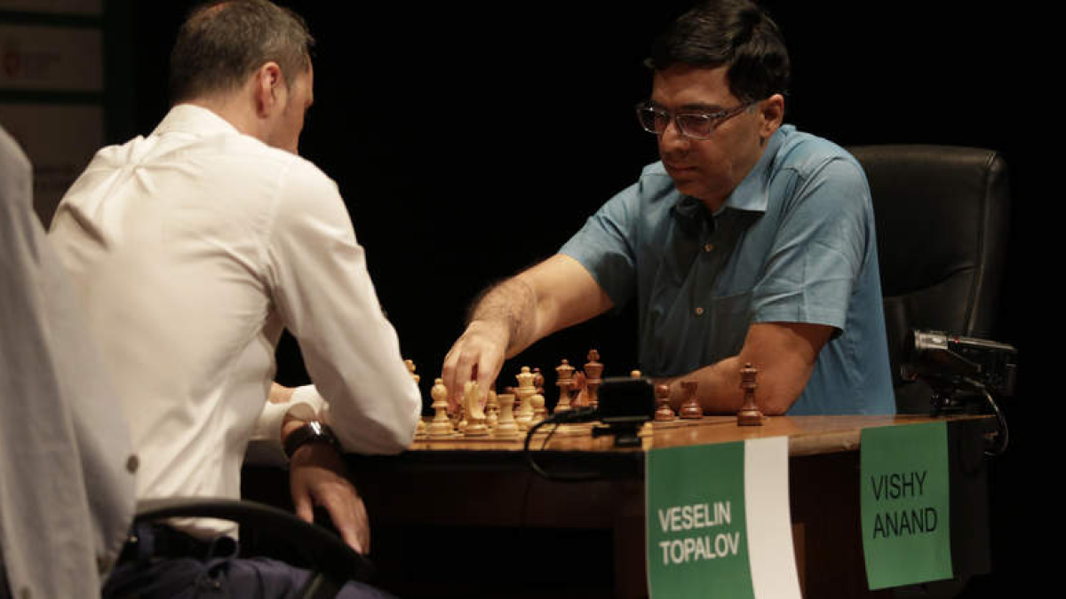 Anand estuvo mucho más seguro que su rival en los momentos clave de cada partida y eso le condujo hacia la victoria.  FERNANDO OTERO