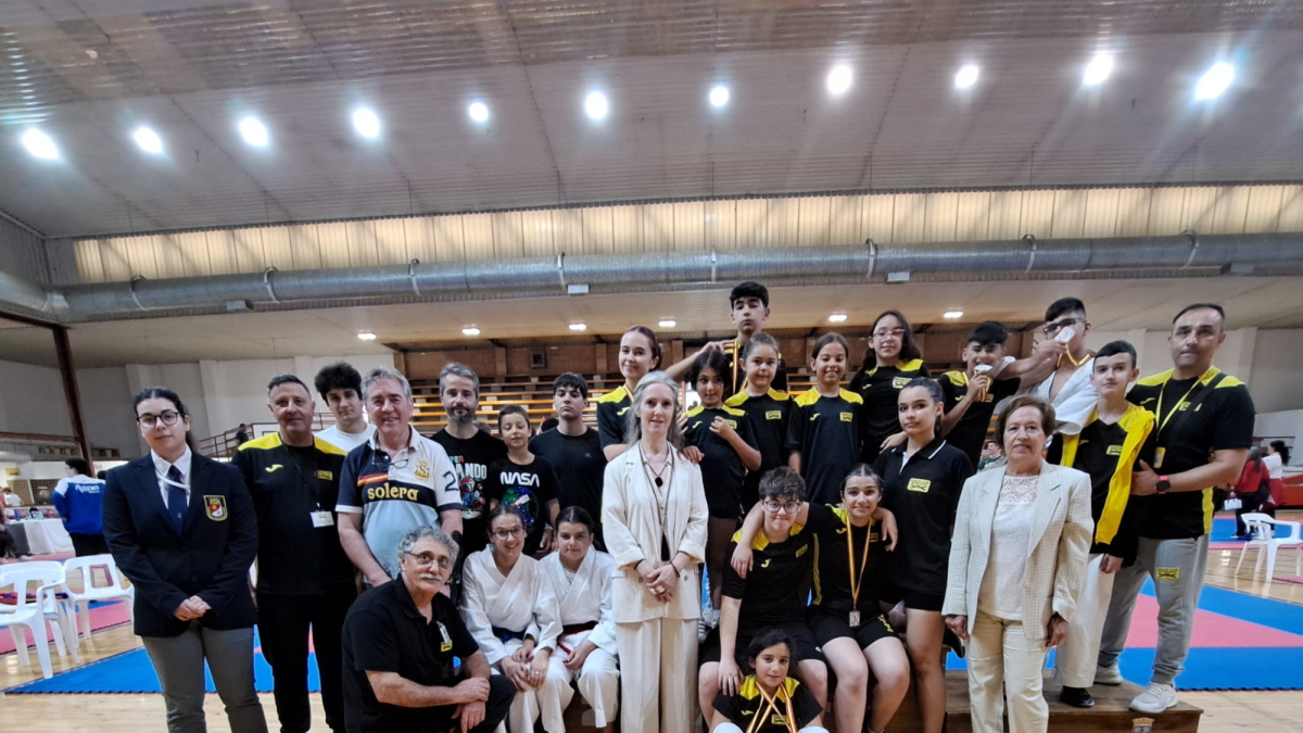 La Bañeza albergó por segundo año consecutivo el Campeonato Regional de Karate de Edades.