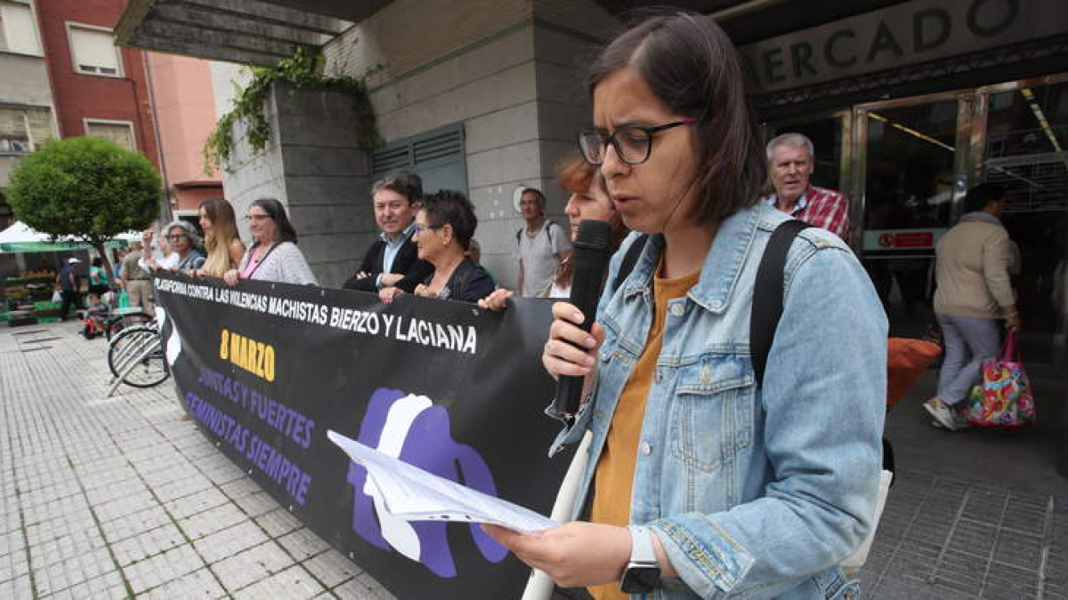 Lectura del manifiesto, este sábado. ANA F. BARREDO