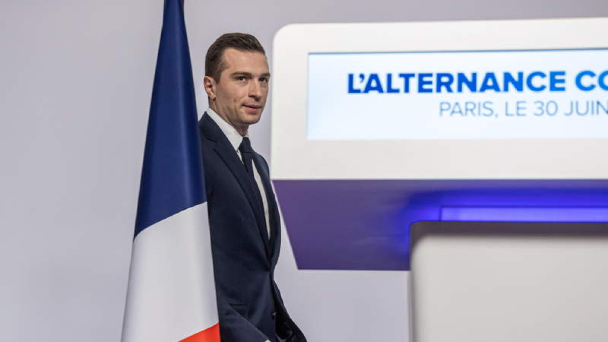 Jordan Bardella, ayer tras conocerse los resultados de la primera vuelta. CHRISTOPHE PETIT TESSON