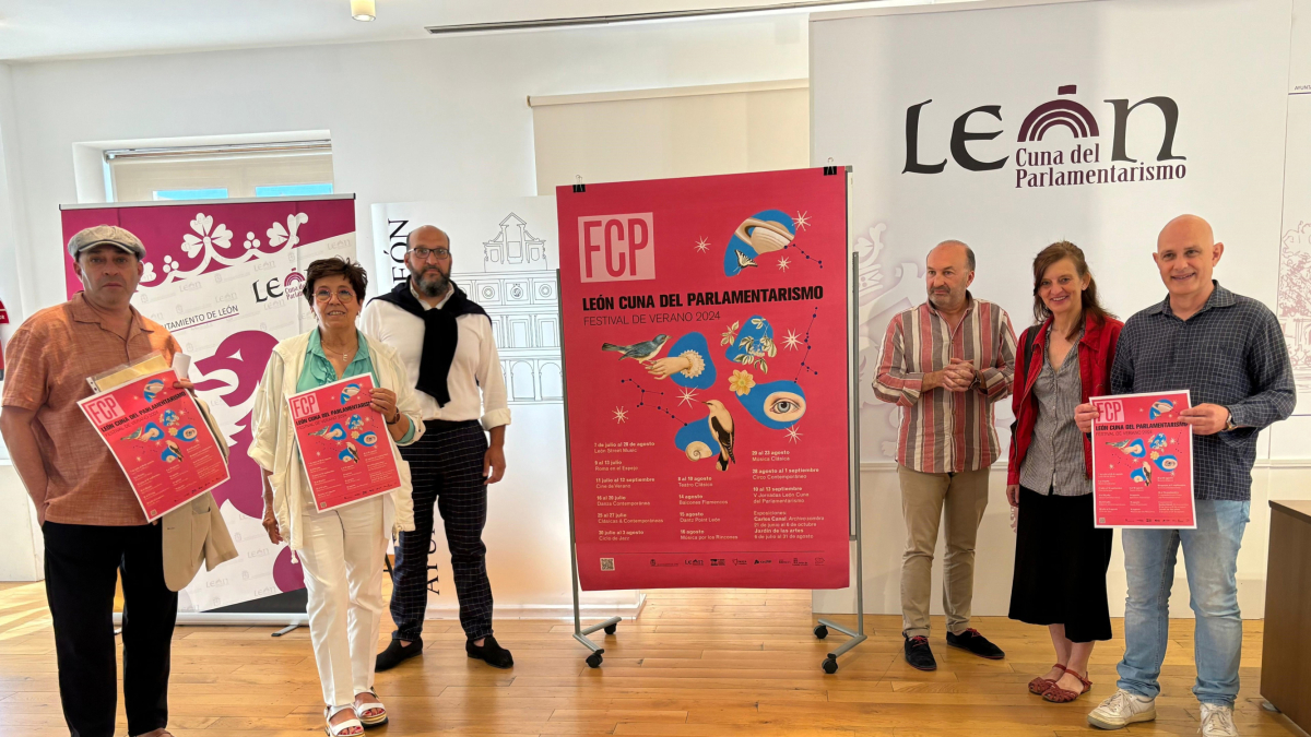 La concejala de Acción y Promoción Cultural del Ayuntamiento, Elena Aguado, presenta el Festival de Verano 'León, cuna del parlamentarismo'.