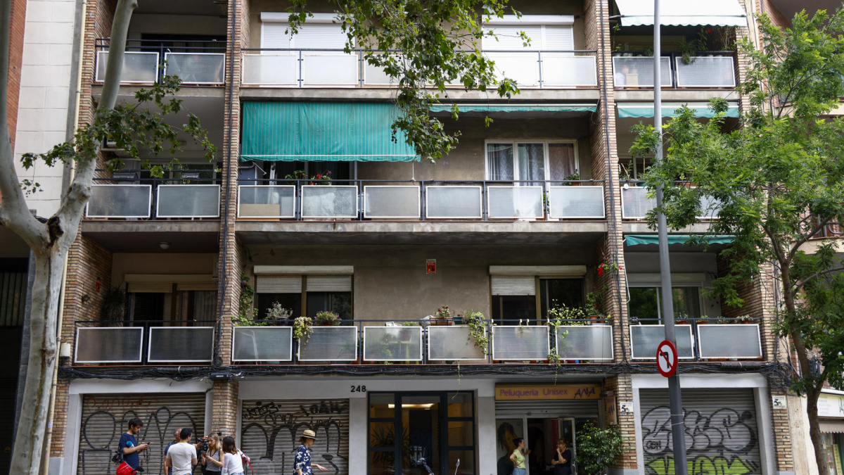 Edificio donde se han encontrado los cuerpos.EFE/ Quique García