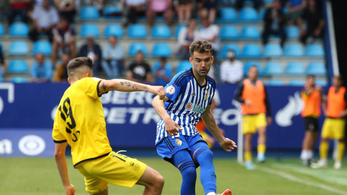 La SD Ponferradina, en un encuentro de la Primera Federación ante el Real Unión.