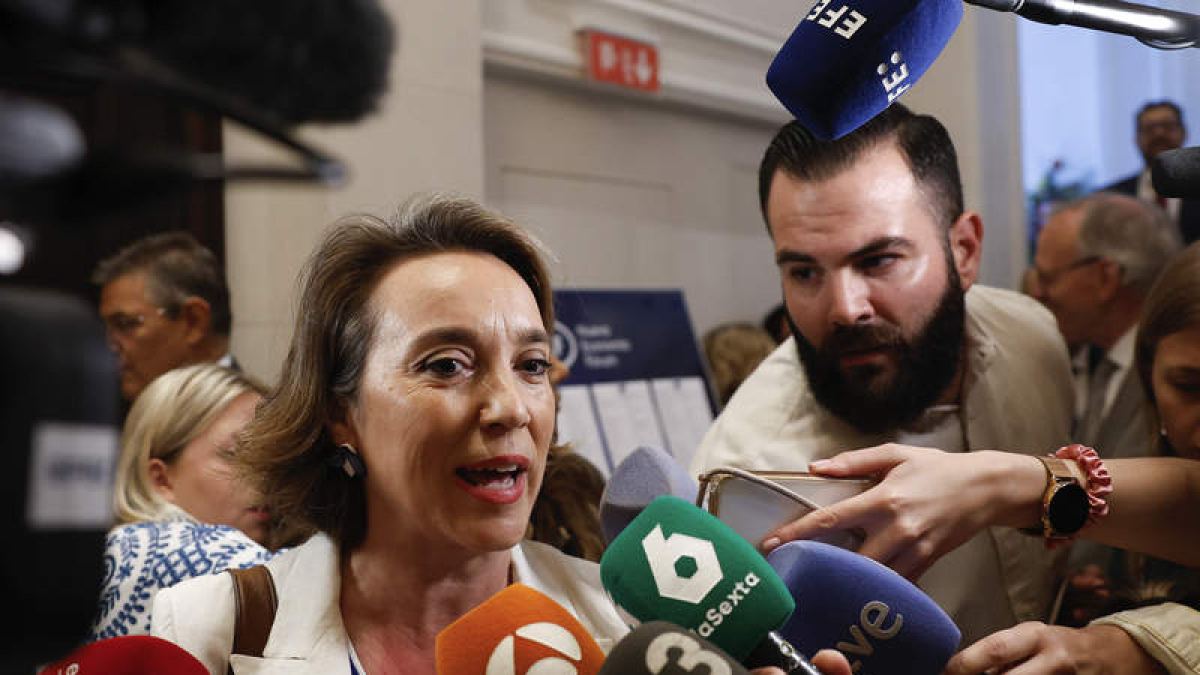 La secretaria general del PP, Cuca Gamarra, este martes durante el desayuno informativo organizado por Forum Europa. CHEMA MOYA